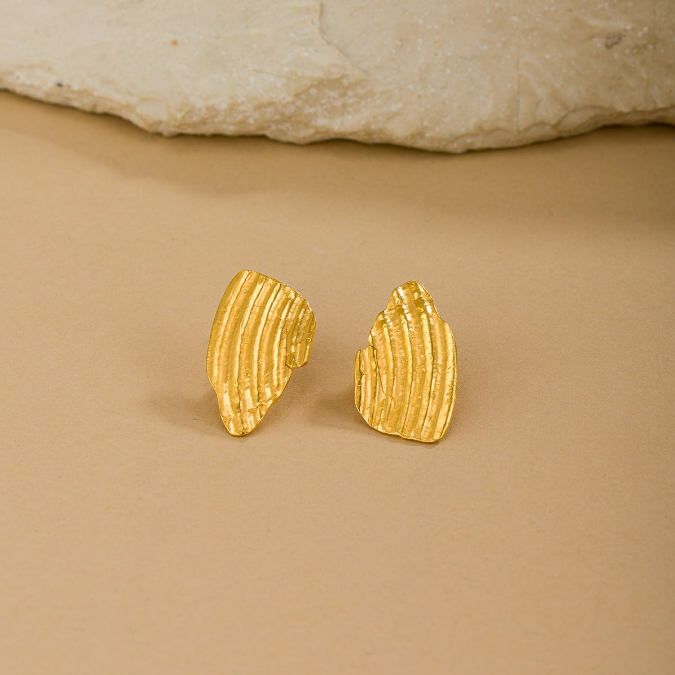 SEA SHELL I studs