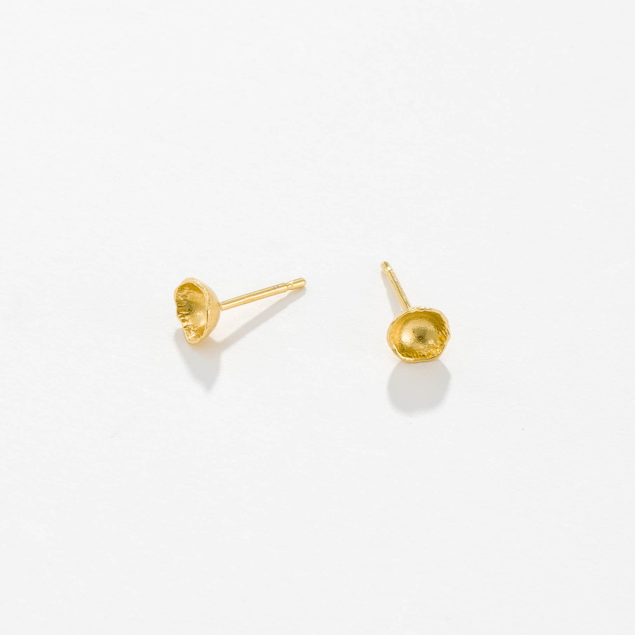 AKRIVI TINY STUDS